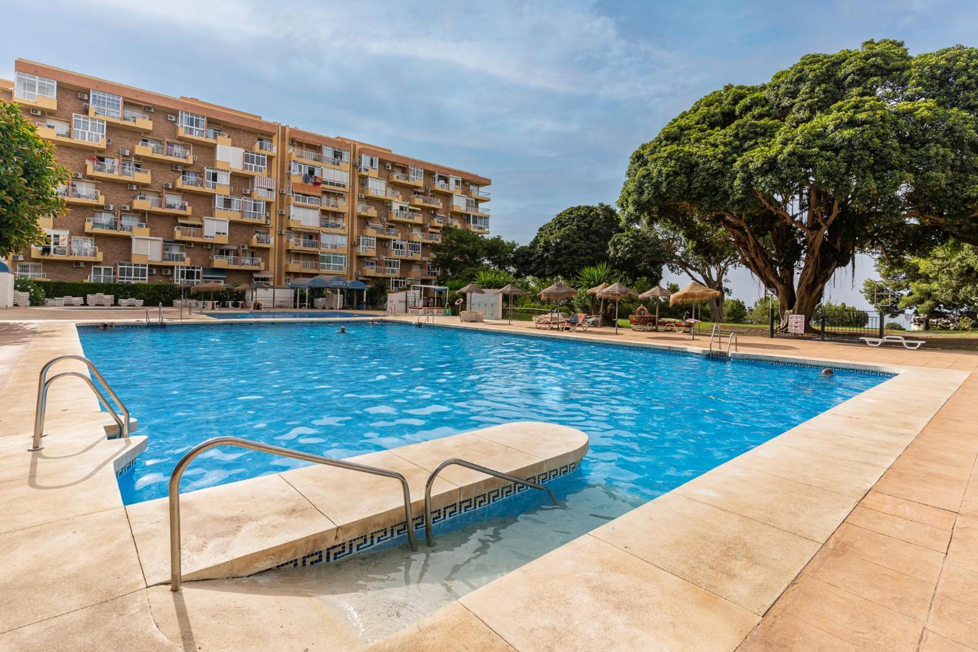 Blonzu Angola Apartment Benalmadena Luaran gambar